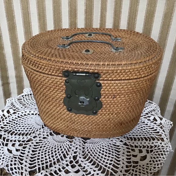 Antique Hong Kong Picnic Tea Set w Basket - Picture 5 of 6